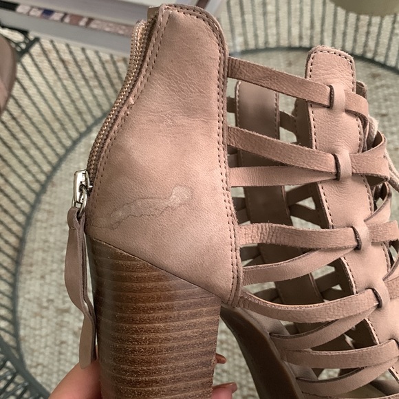 Jessica Simpson Heels. Size 8.5 - Picture 7 of 9